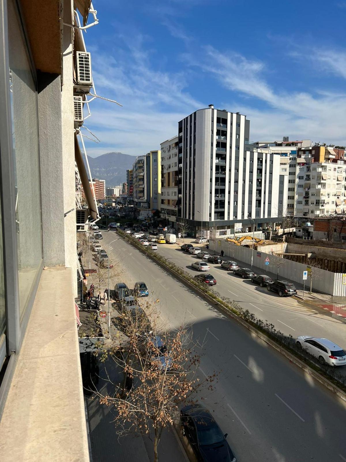 Kris * Tiranë
